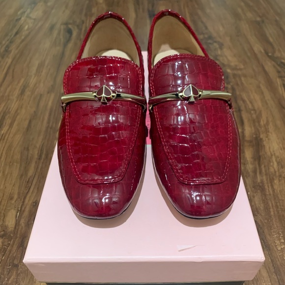 A gorgeous wine colored patent leather loafer. - Picture 7 of 7